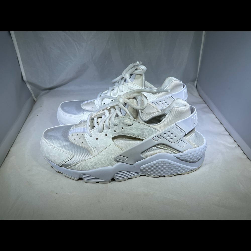 PreOwned Nike Air Huarache White Women’s 6.5